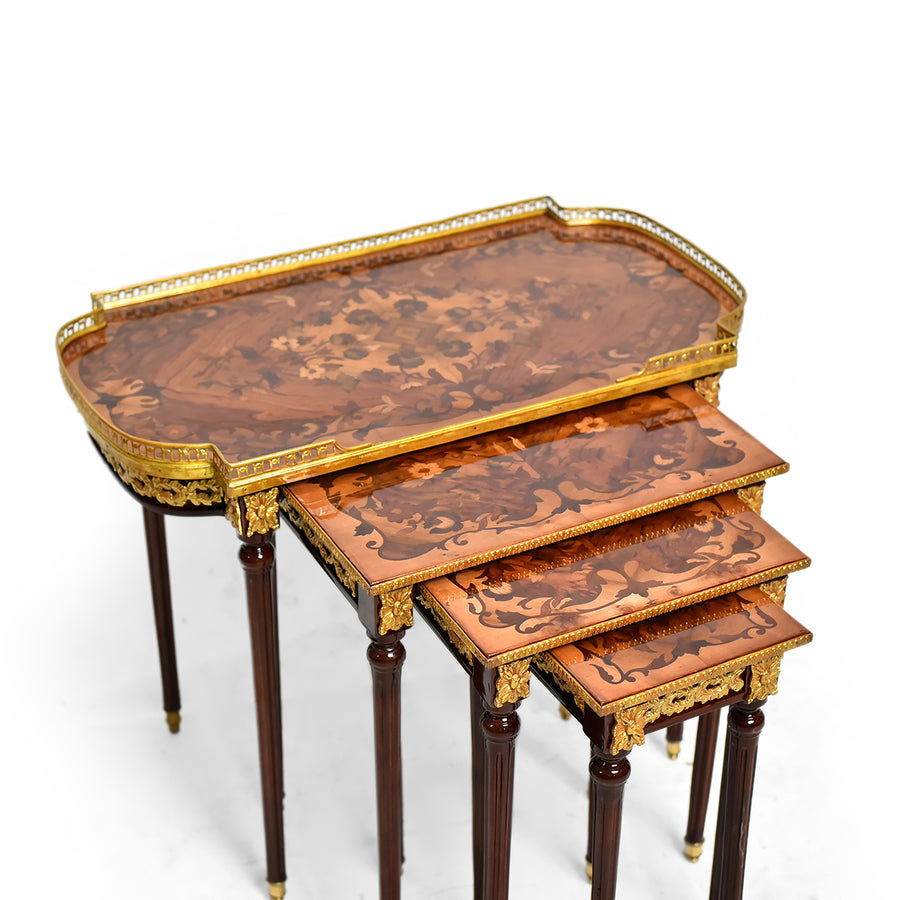 Vintage Louis XVI style nesting table (4 set)